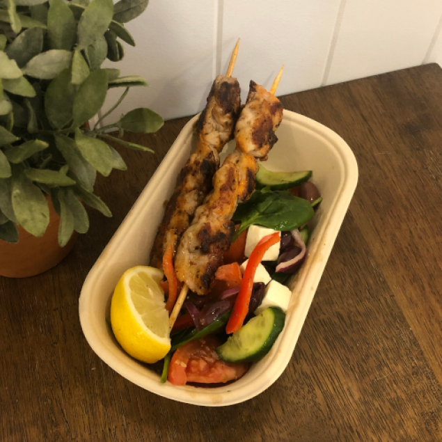 Marinated chicken skewers with salad (individually packed)